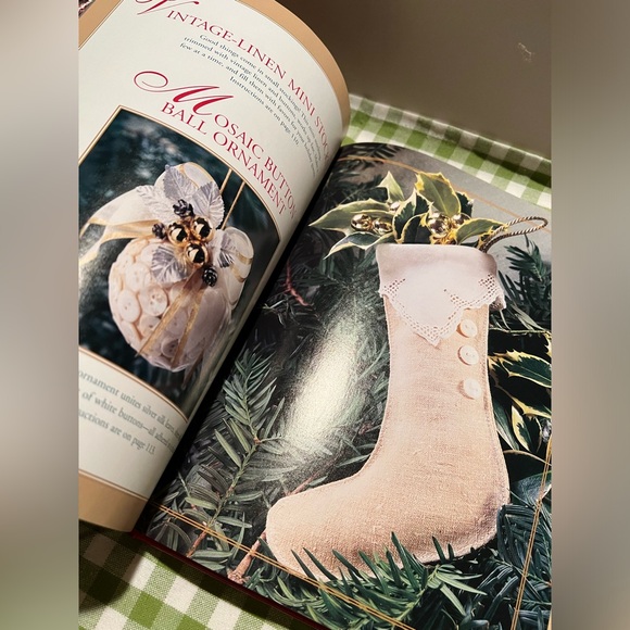 LOT OF 2 BETTER HOMES & GARDENS CHRISTMAS IDEA BOOKS. - Picture 13 of 16